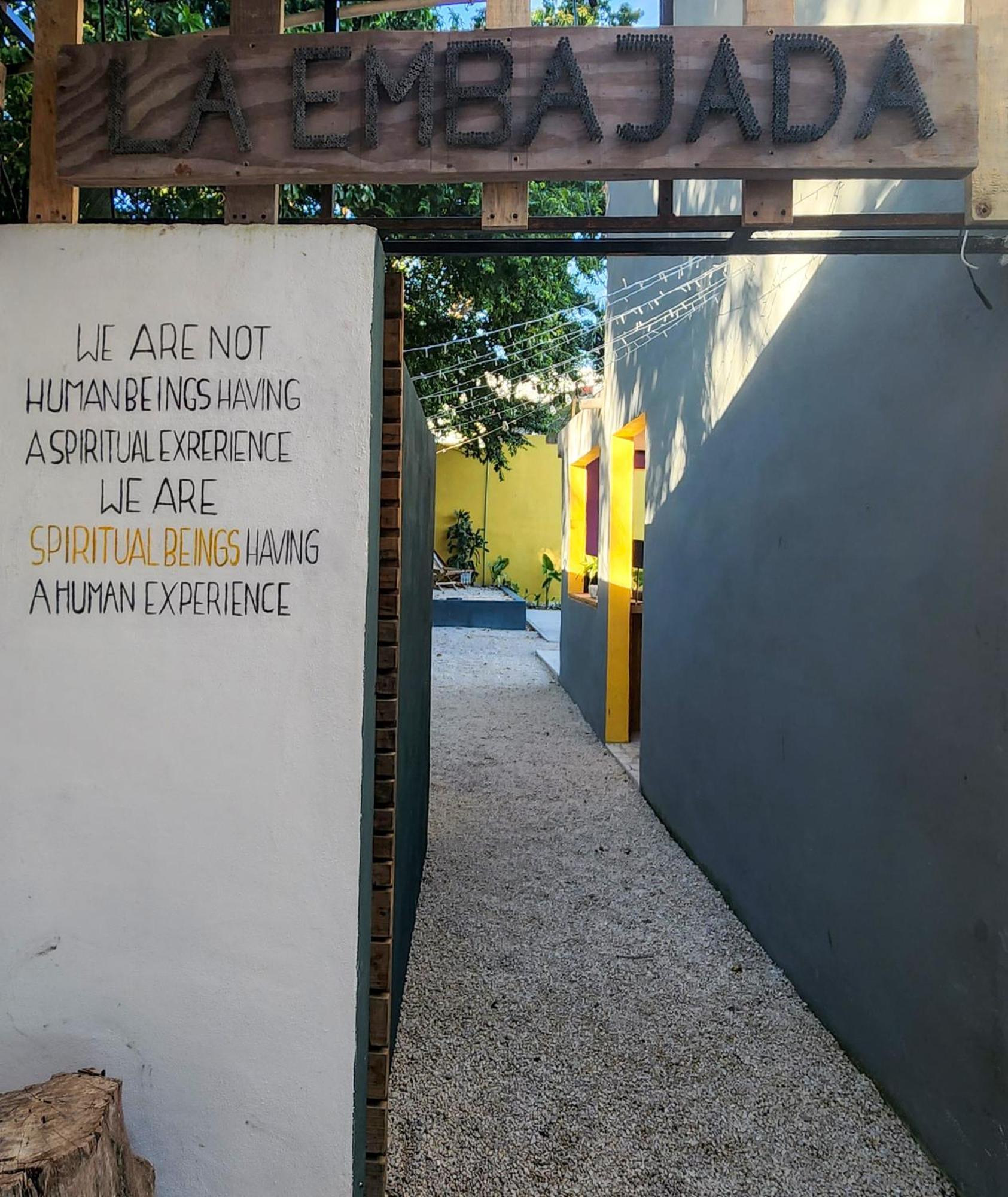 La Embajada